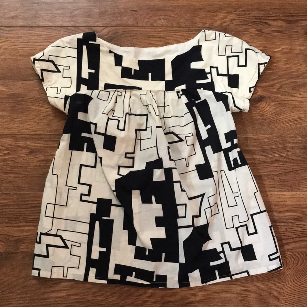 Lightweight modern patterned linen blouse